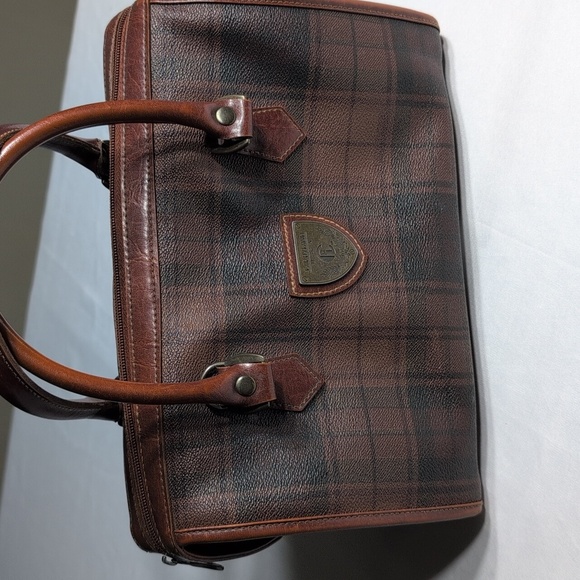 Carryland Handbag - Picture 1 of 14